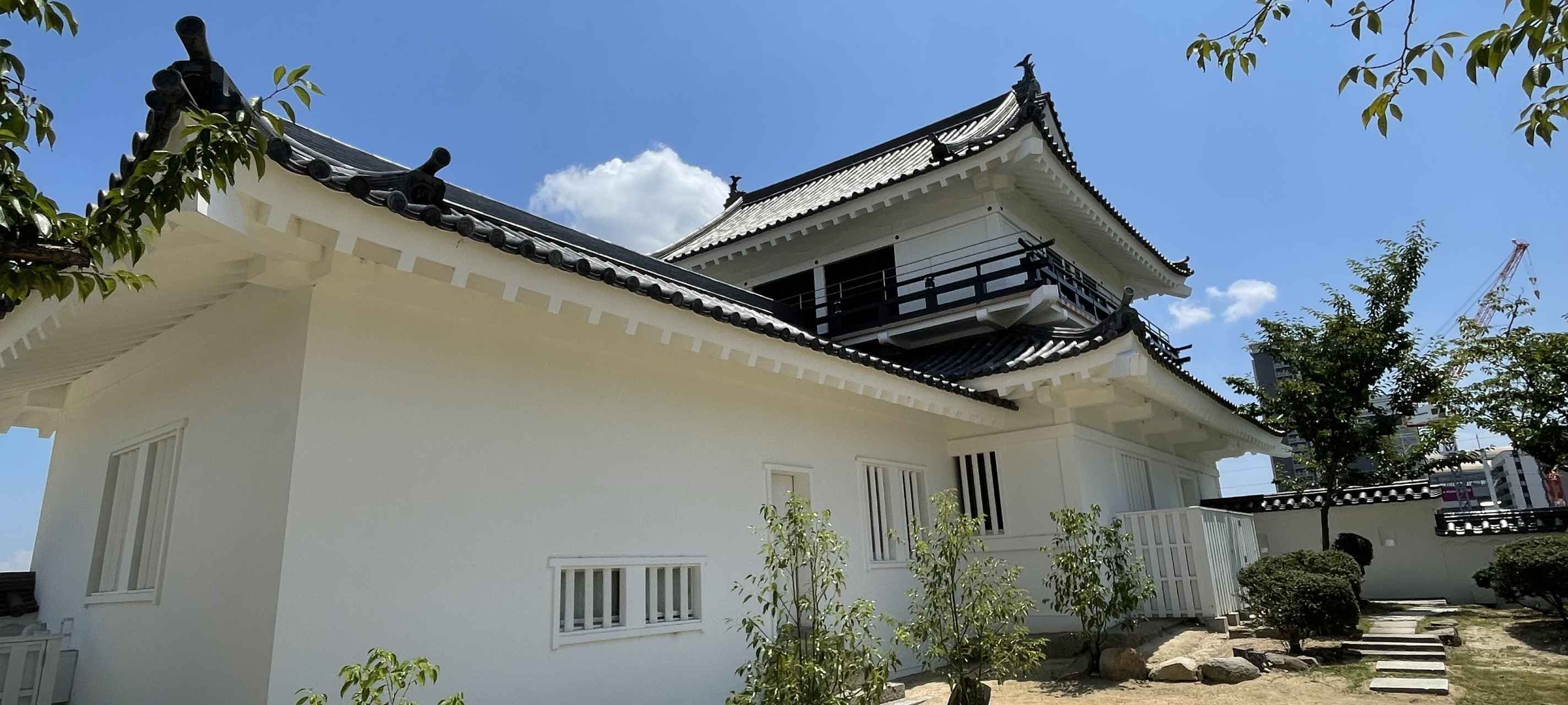 ①　National Important Cultural Property "Tsukimi Yagura"