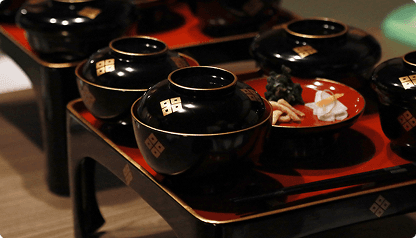 Sanuki Lacquerware with Kyogoku Family Crest