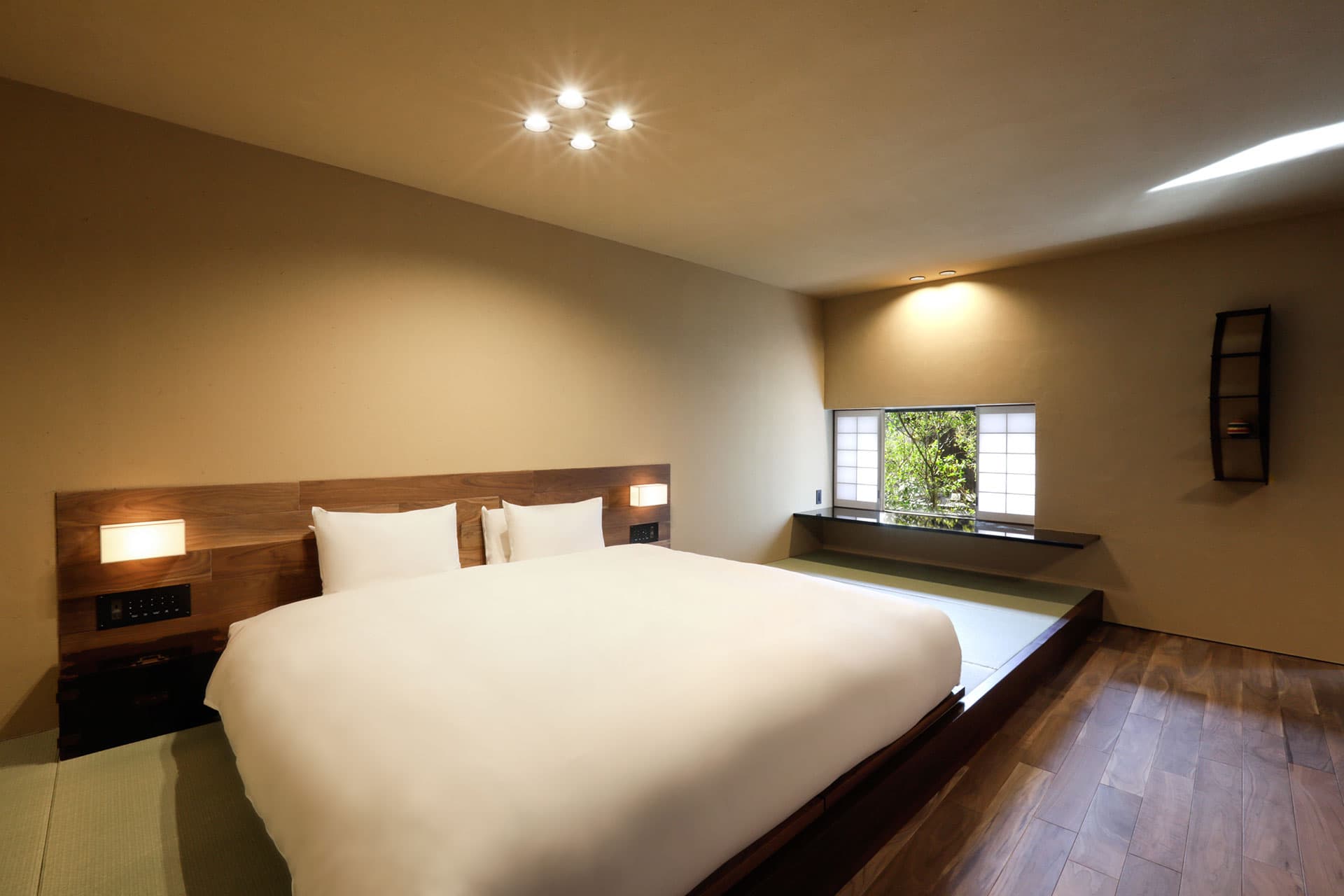 New wing: 202 — Tsuboniwa view with tatami space