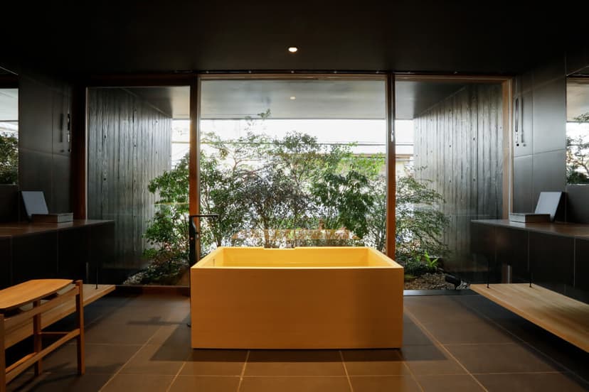 New wing: Tsuboniwa-view bath